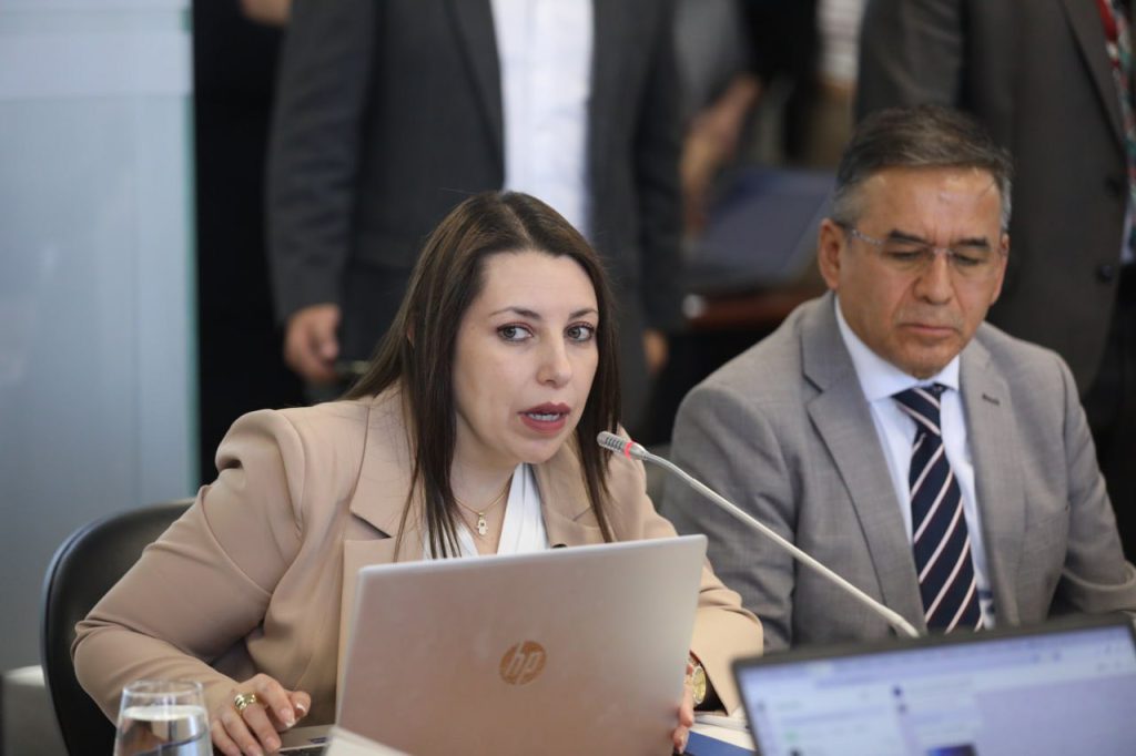 Christina Murillo, Superintendente de Economía Popular y Solidaria, expuso la situación de la Cooperativa de Ahorro y Crédito, CREA.