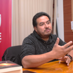 Martín Sánchez, presidente subrogante de la Casa de la Cultura Ecuatoriana (CCE), expresó su desacuerdo con el fallo que suspendió las elecciones.