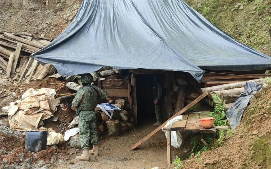 Falsos policías asesinaron a un guardia y secuestraron a mineros en Ponce Enríquez, en Azuay.