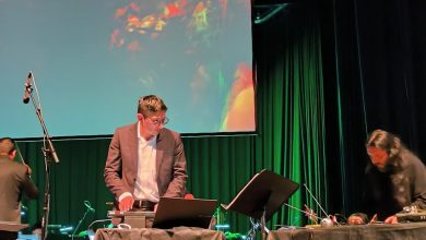 Carlos Hernández, productor y compositor, musicalizará en vivo el filme "Los invencibles shuaras del alto Amazonas", en el Pumapungo.