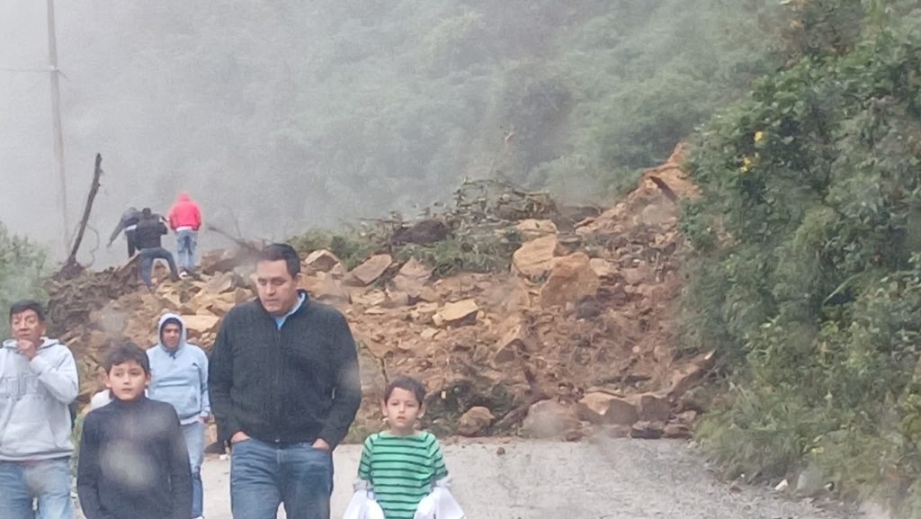 Cerrada la vía Sígsig – Chigüinda – Gualaquiza en el sector El Churuco.