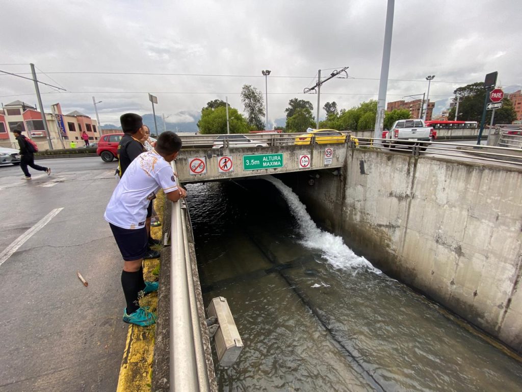paso de desnivel 12 de abril