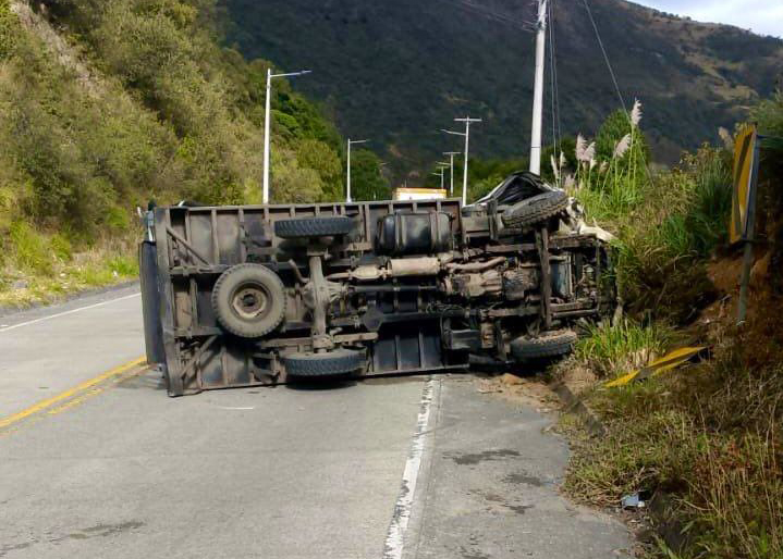 Al menos tres siniestros de tránsito se registraron en Cuenca en menos de 24 horas. /Fotos ECU911