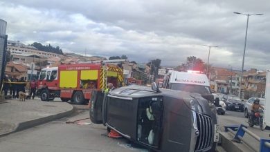 vehículo volcado en Cuenca