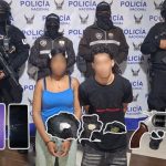 Los agentes de la Policía Nacional decomisaron droga, un arma y otros insumos a dos ciudadanos extranjeros que usaban una casa cercana al Cementerio Municipal como centro de acopio y venta de droga. /Fotos de Policía Nacional