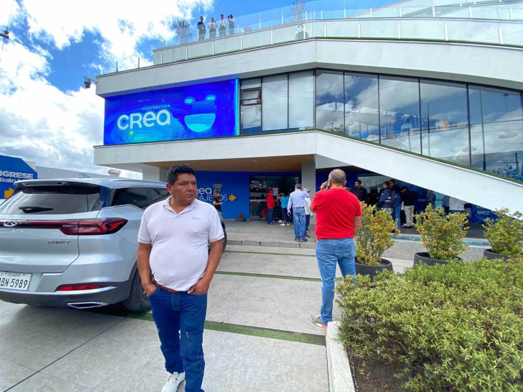 Socios de la Cooperativa de Ahorro y Crédito CREA se mantienen atentos a lo que suceda con sus depósitos e inversiones. /XCA