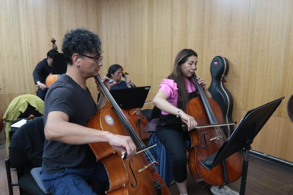 Integrantes de la Orquesta Sinfónica de Cuenca, durante un ensayo