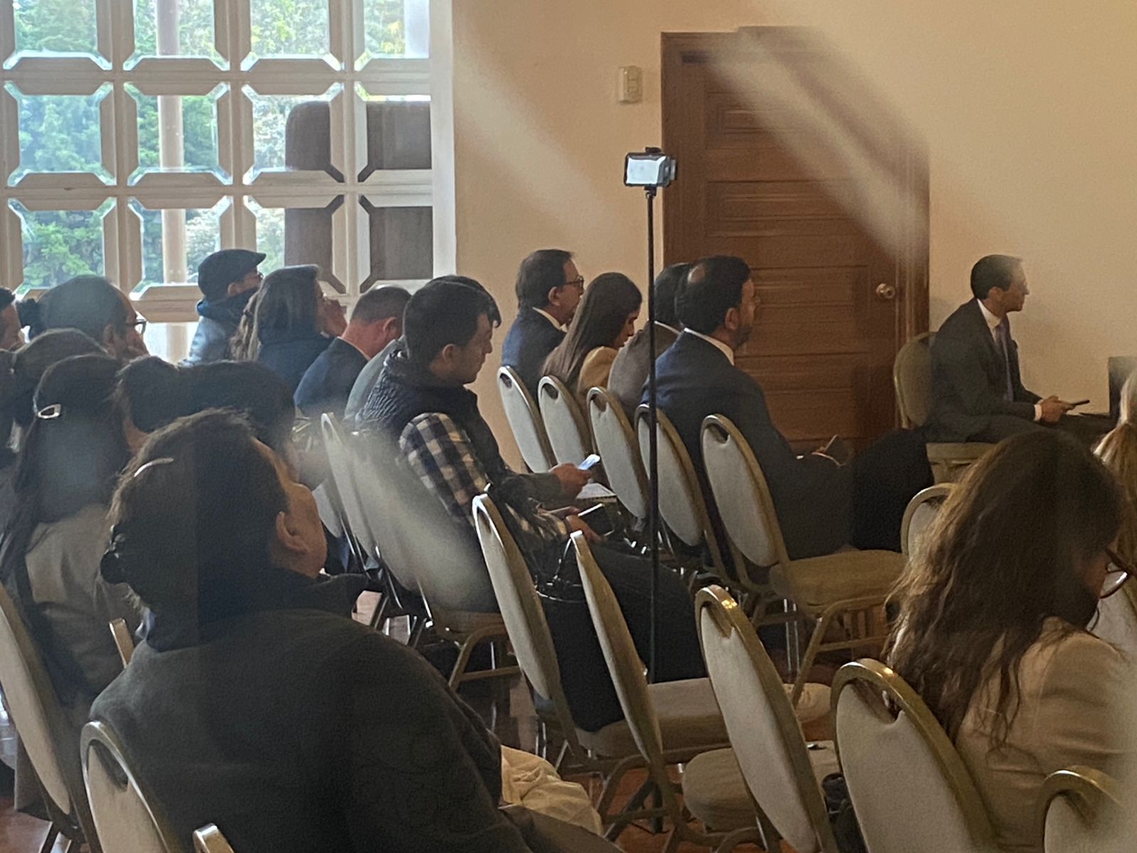 El sector de turismo de Azuay se reunió a puerta cerrada con el Gobernador de Azuay y otras autoridades del país. /XCA