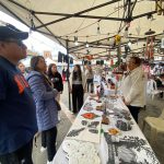 Un grupo de turistas en la plaza San Francisco, durante el feriado por el Primer Grito de Independencia.