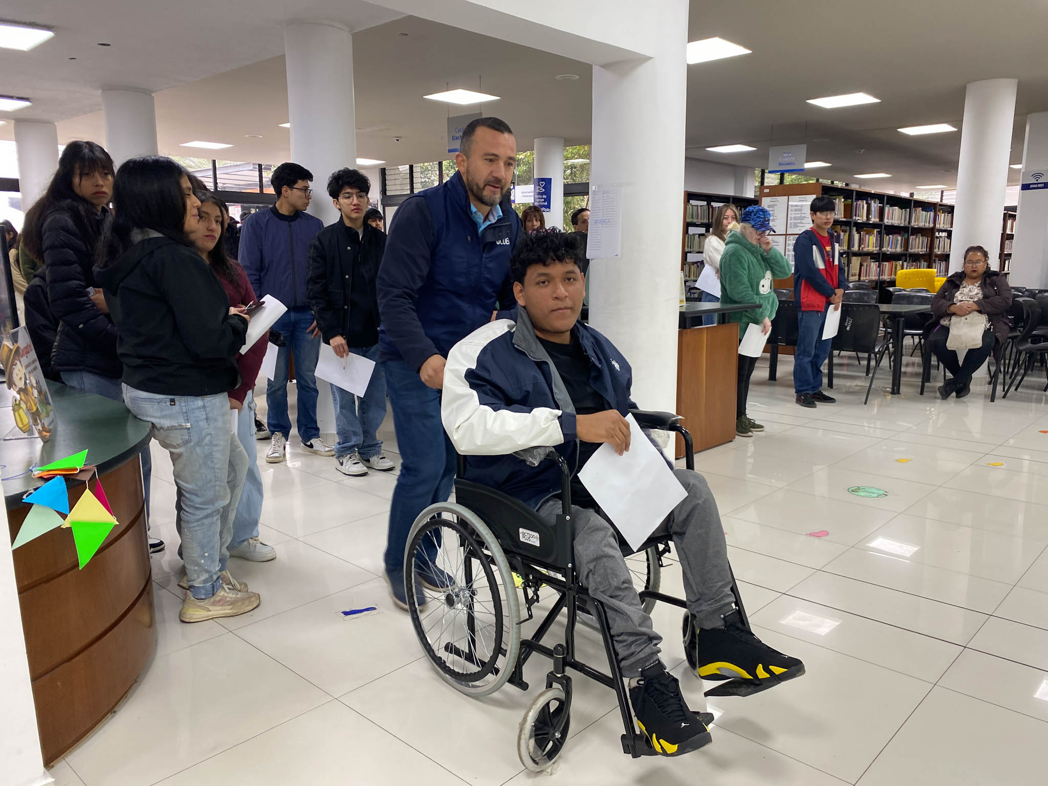 Luis Franco, oriundo de Naranjal, rindió el examen de admisión de la Universidad de Cuenca.
