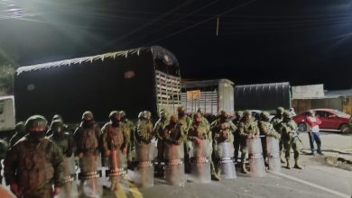 Transportistas bloquearon la vía en Carchi en protesta por el crimen de su compañero.