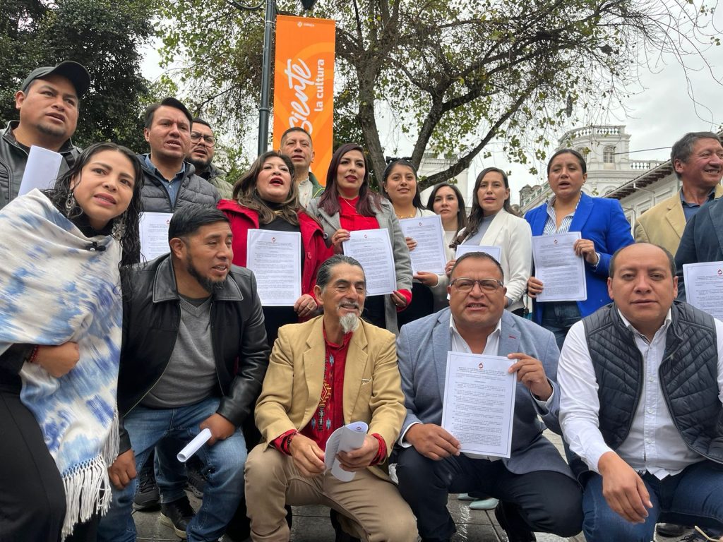117 autoridades de Azuay, firmaron un manifiesto en defensa de la vida, agua y territorios frente a la minería.