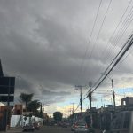 Una fuerte lluvia se presentó en Cuenca la tarde del domingo 21 de septiembre de 2025. /Cortesía ETAPA