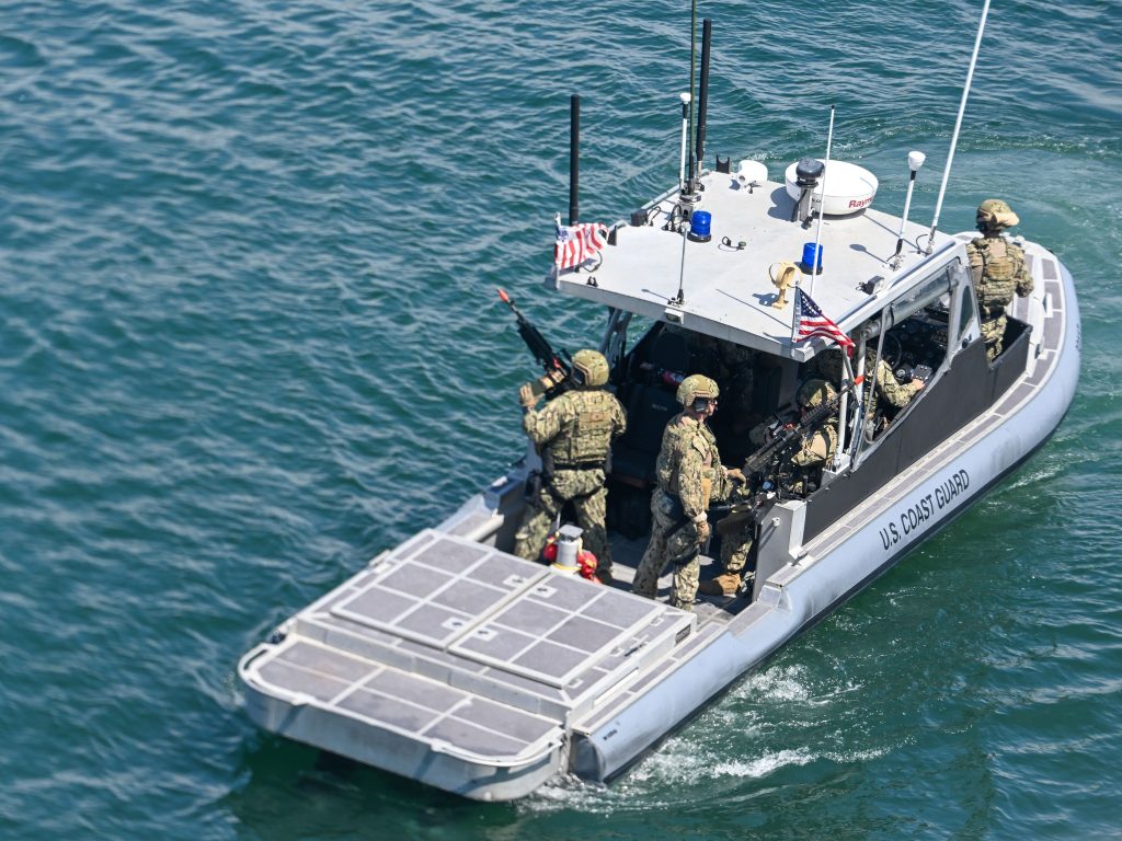 Siete migrantes de Ecuador detenidos en una embarcación en Miami , que había salido de Bahamas. Foto: referencia