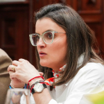 La Vicepresidenta cuencana, María José Pinto, visitó a Cuenca pero evadió las preguntas de la prensa local. /Cortesía