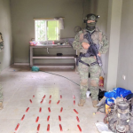 Material explosivo fue destruido en un campamento minero ilegal en Azuay. /Fotos militares