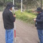 Personal de la Dirección de Planificación del Municipio de Cuenca ejecutó el levantamiento topográfico de la vía Santa María de El Vergel – San Antonio de Gapal. /Cortesía