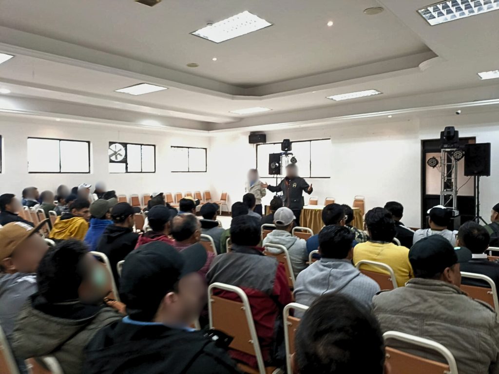 Un total de 89 presos, con beneficios penitenciarios, inician proceso para obtener la licencia de conducir en Azuay.