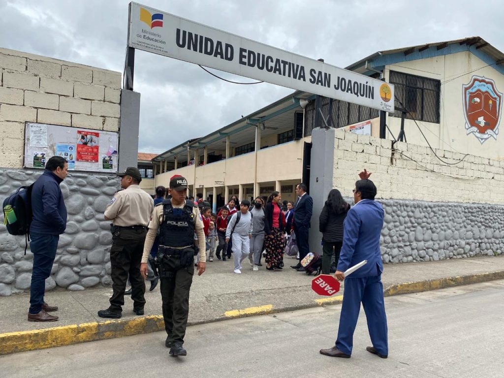 Alcalde de Cuenca piden suspender clases por la Marcha por el Agua.