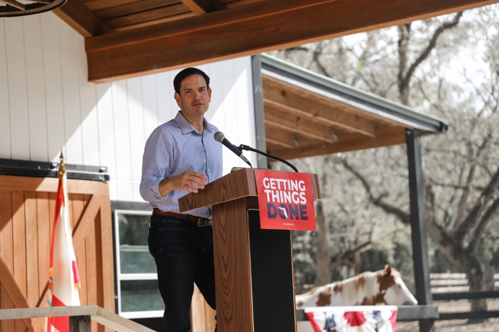 TPS para migrantes ecuatorianos en EE.UU.: clave en visita de Marco Rubio a Ecuador.