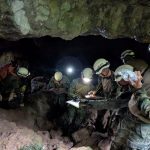 Soldados Tayuwa llegan a Ponce Enríquez para control de minería ilegal.