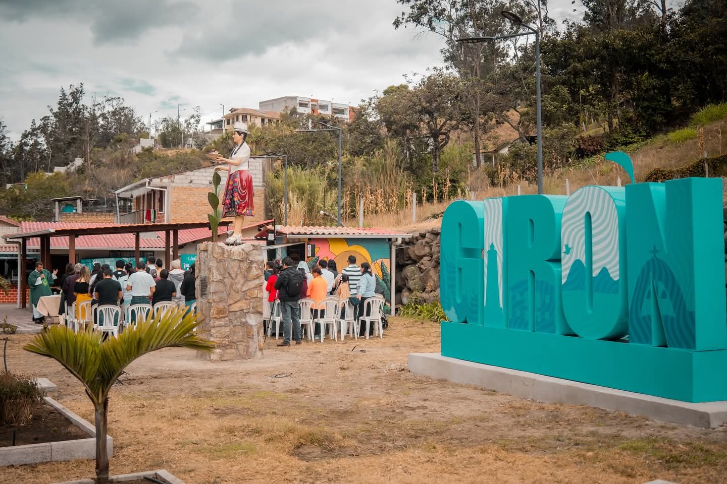 Plaza - Cholita