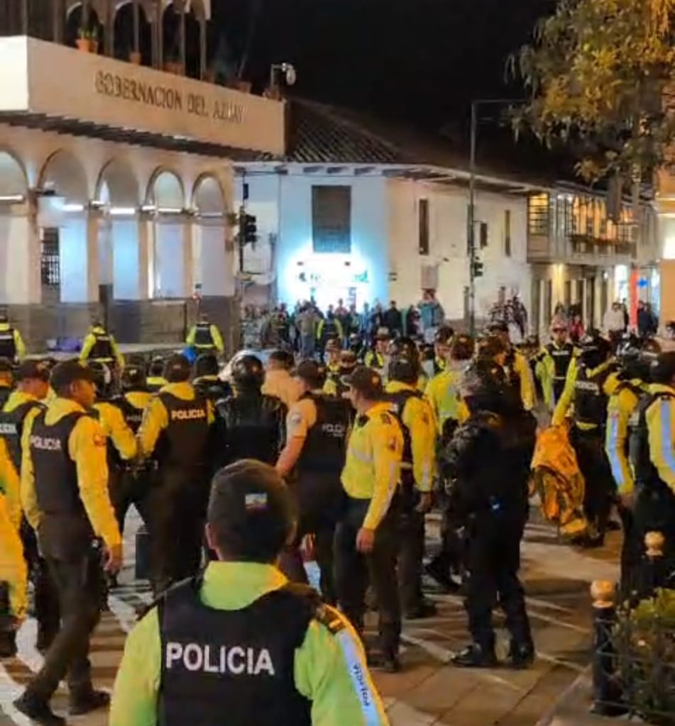 policía manifestantes Cuenca