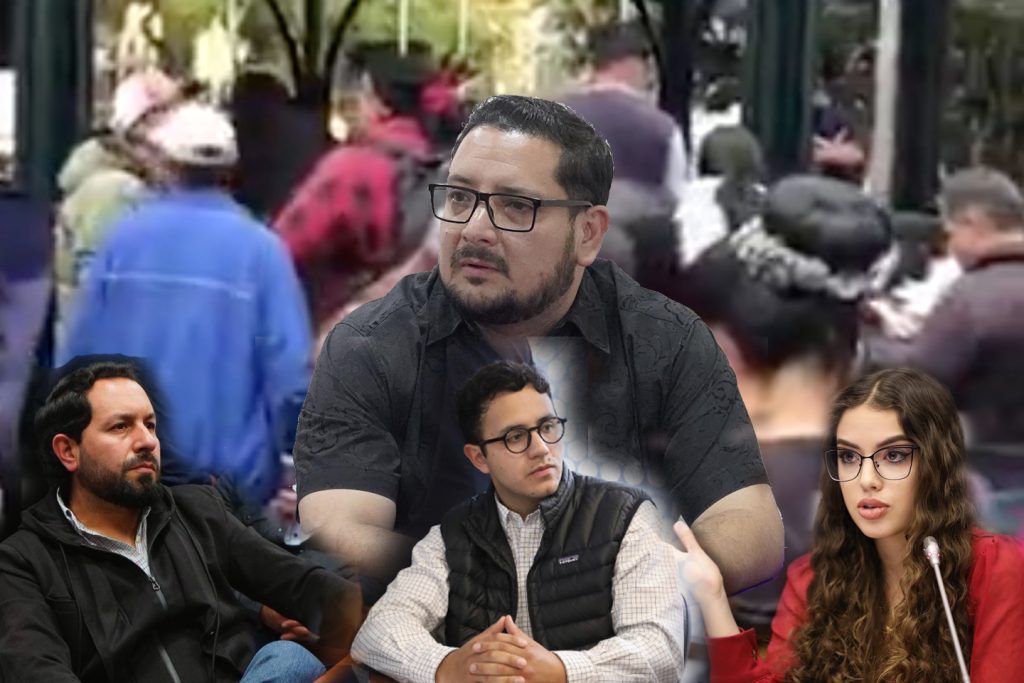 Durante la marcha, un grupo de ciudadanos aprovecharon para recolectar firmas para revocar de sus funciones a tres legisladores provinciales y uno suplente. /Cortesía