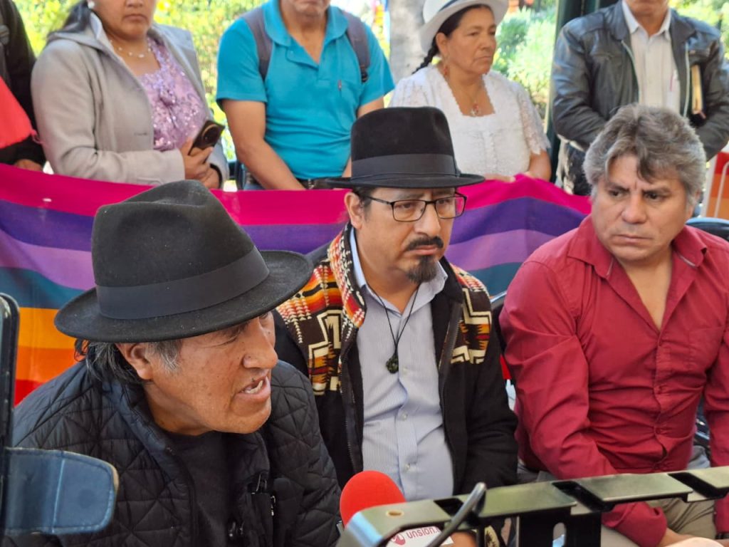 Representantes de las organizaciones sociales de Azuay anunciaron acciones en el marco de la convocatoria al paro nacional. /JIP