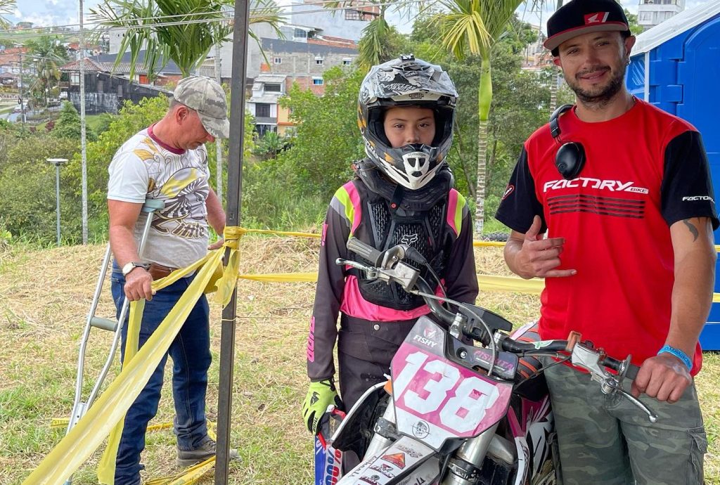 'Fishita' Carrillo, junto a su padre, Fernando.