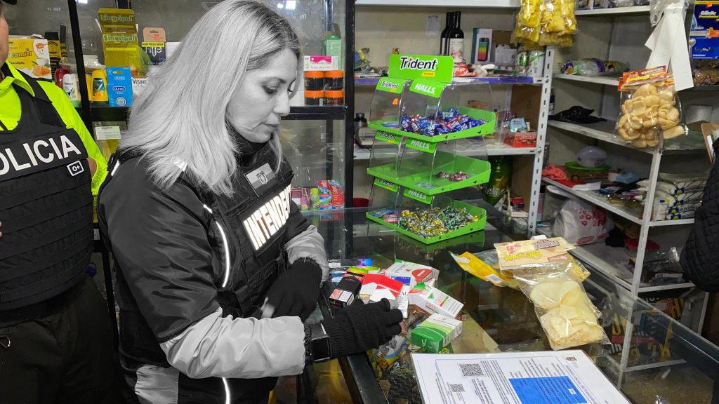 Dos denuncias se presentaron a Xavier Bermúdez, Gobernador de Azuay, contra la Intendenta de la provincia, María de los Ángeles Palacios. /Cortesía