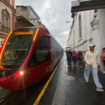 Ocho unidades del tranvía circulan diariamente. Una adicional se suma en horas pico para atender la demanda.