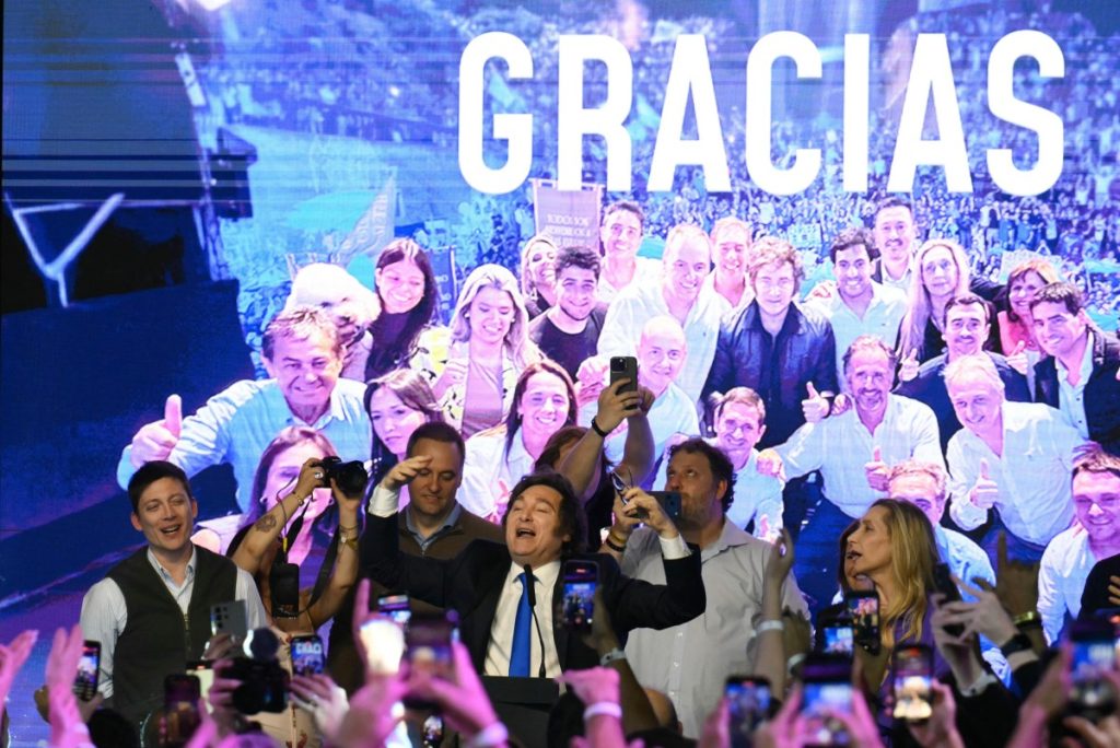 ARGENTINA-LEGISLATIVE-ELECTION-VOTE thumbnail