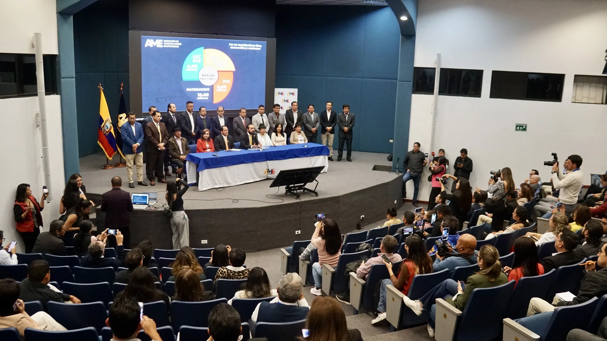 Alcaldes preparan relevo en la AME. La elección del presidente será el sábado 18 de octubre.