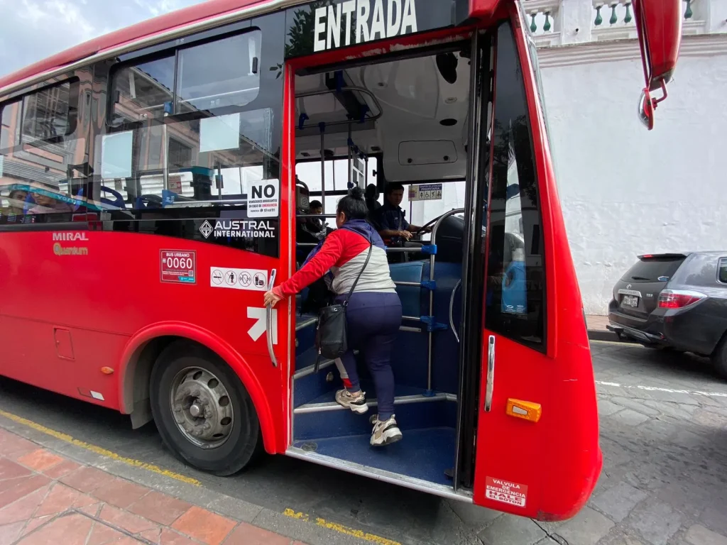 Servicio de buses urbanos en las noches se mantiene solo hasta las 20:00.