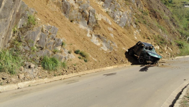 Así terminó la camioneta accidentada en la parroquia Principal del cantón Chordeleg. /Fotos ECU911