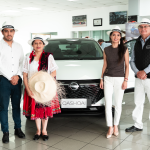 Jonathan Conde, jefe de producto Nissan; Martha Tacuri, artesana de Homero Ortega; Verónica Lasso, gerente de marketing Nissan; y, Juan Bernardo Malo, gerente comercial Zona Austro Automotores y Nexos.