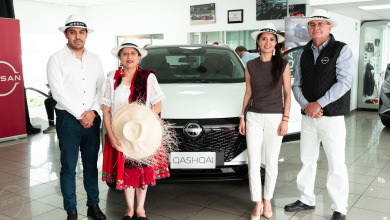 Jonathan Conde, jefe de producto Nissan; Martha Tacuri, artesana de Homero Ortega; Verónica Lasso, gerente de marketing Nissan; y, Juan Bernardo Malo, gerente comercial Zona Austro Automotores y Nexos.