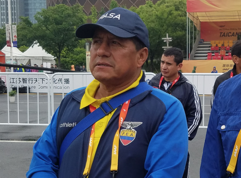 Buscan que uno de los escenarios deportivos municipales lleve el nombre del entrenador de marcha, Luis Chocho. /Archivo