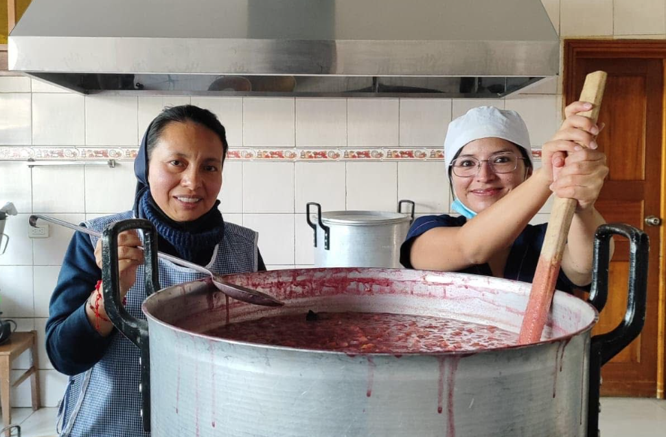 La colada morada solidaria se venderá en el Hogar Miguel León este viernes 31 de octubre de 2025. /Cortesía