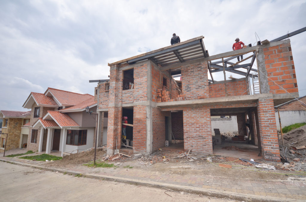 Construcción de viviendas y edificios a la baja en Cuenca según un reporte del Instituto Nacional de Estadísticas y Censos (INEC).
