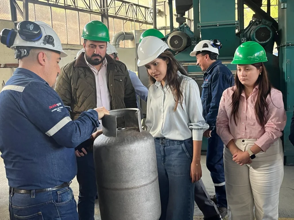 Distribución de gas asegurado. Viceministra María Daniela Conde visitó Austrogas.