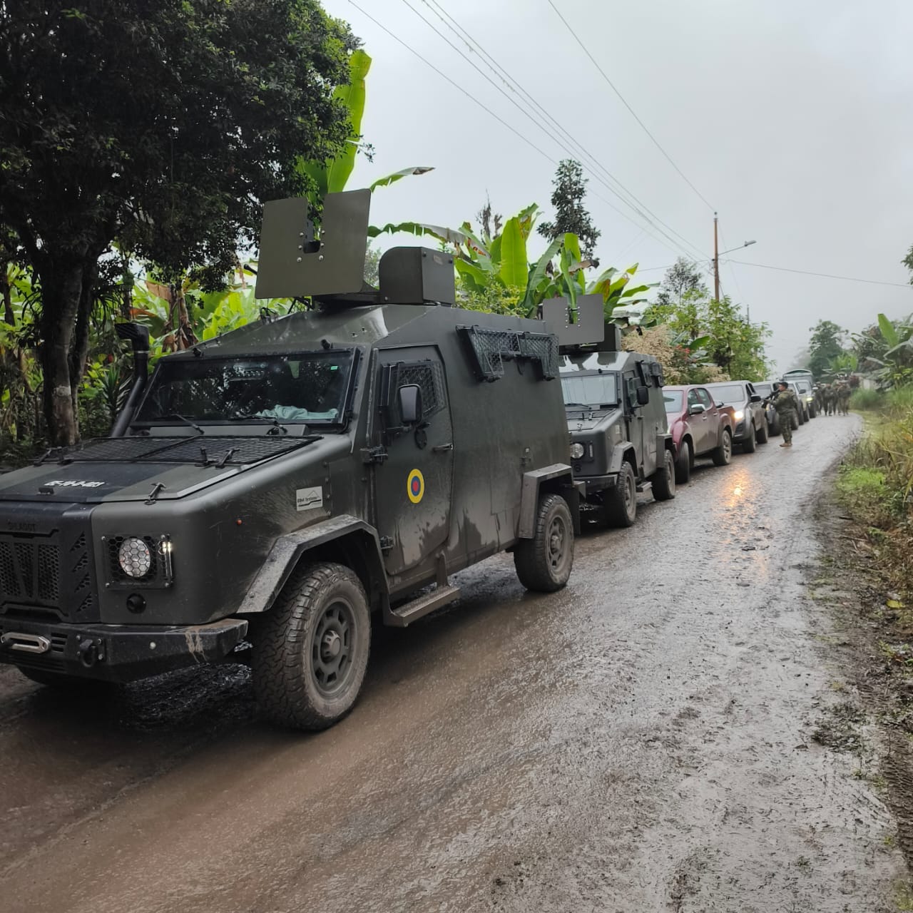 Llegan 600 militares para combatir la minería ilegal en Azuay.