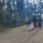 Cadáver hallado en Biblián con advertencia: "prohibido robar". (Cortesía)