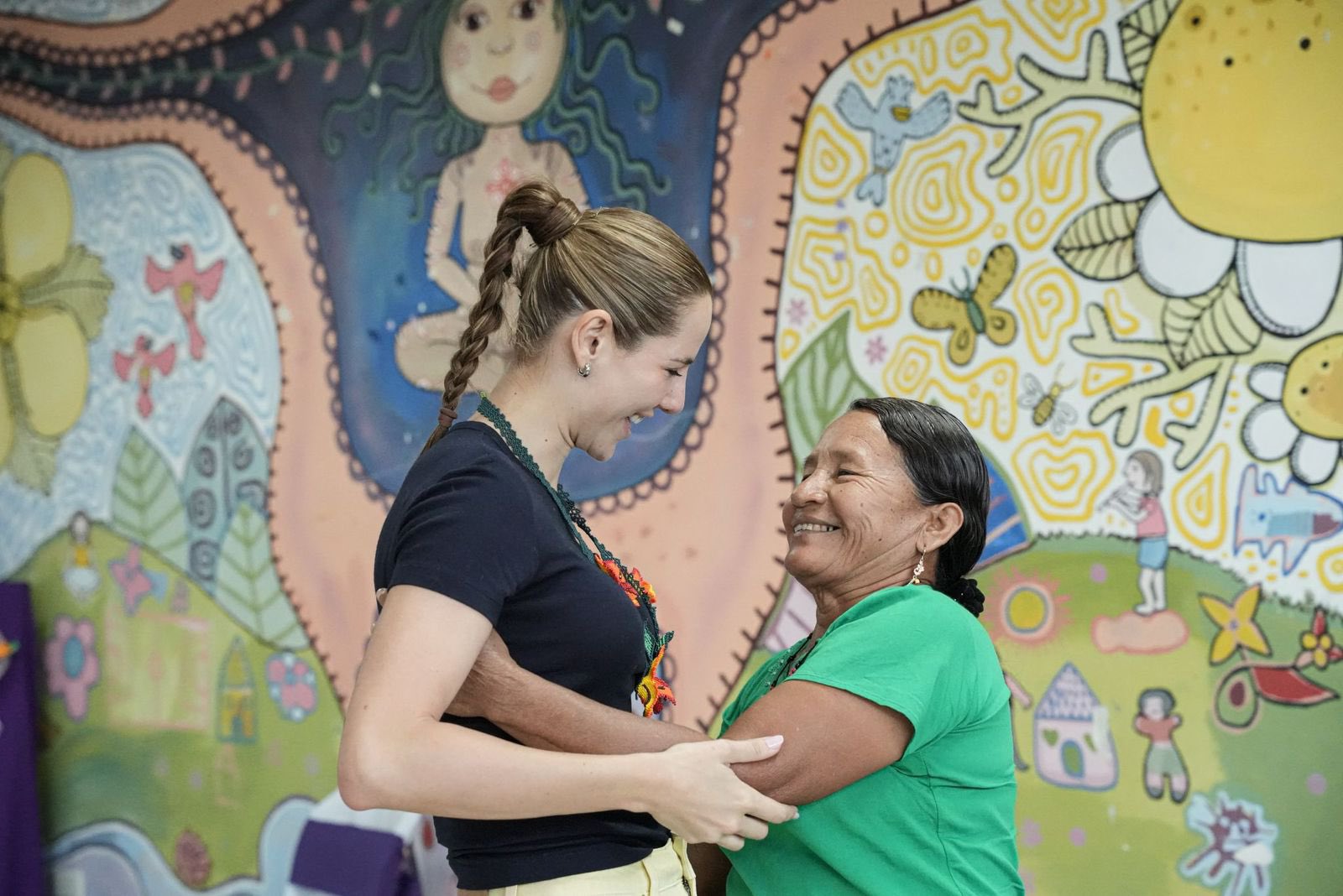 La primera dama Lavinia Valbonesi cumple agenda en Cuenca.