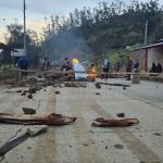 La vía Cuenca - Loja está cerrada en dos puntos en Saraguro, por el paro nacional.