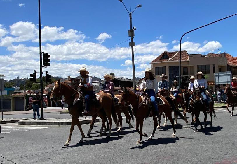 Una de las actividades más destacadas para este fin de semana es la cabalgata como pregón de las fiestas de Independencia de Cuenca. /Cortesía