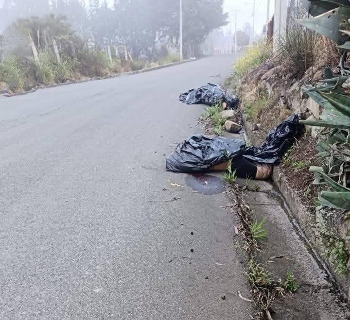 Hallan otros dos cuerpos más decapitados y con mensajes de amenaza en Azogues, en Javier Loyola, en Cañar.