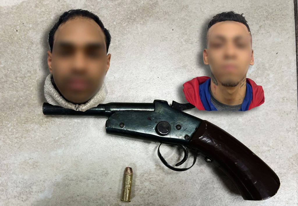 Dos ciudadanos están aprehendidos por el presunto delito de robo a personas en Cuenca. /Fotos Policía Nacional