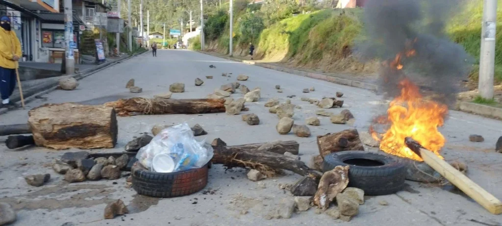 Cómo están las vías este 16 de octubre por el paro nacional. La vía Cuenca - Loja se mantiene cerrada.
